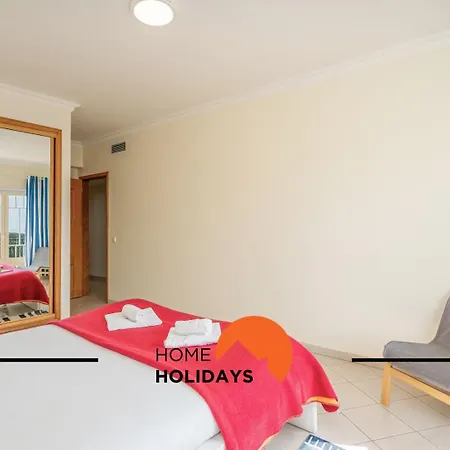 #271 T2 Bicos Flat U By Holidays